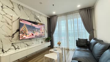 Deluxe Apartment, 3 Bedrooms, Non Smoking, City View | Living area