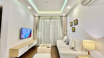 Standard Apartment, 1 Bedroom, City View | Living area