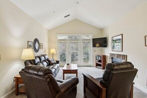 Smart TV, fireplace - Mountain View Fore You - Golf Front 2 BR, 2BA Condo (Maggie Valley)