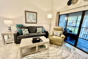 Una televisión, una mesa de tenis de mesa