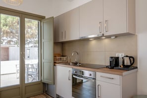 Standard Studio | Private kitchen | Fridge, microwave, stovetop, electric kettle