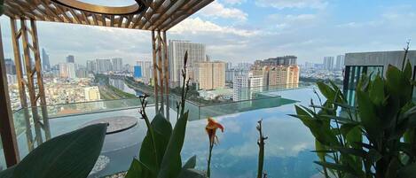 Una piscina cubierta