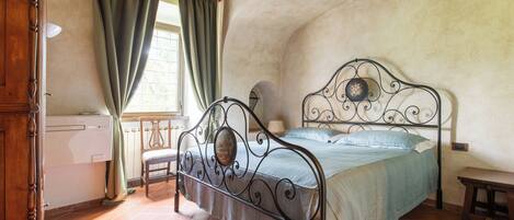 2 Schlafzimmer, Reisekinderbett, kostenloses WLAN, Bettwäsche