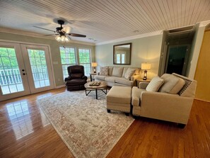 TV, fireplace