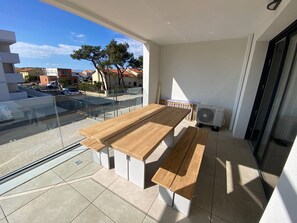 Outdoor dining - 2 Rooms Air-Con, Terrace, 4 Pers - Le Barcarès (Le Barcarès)