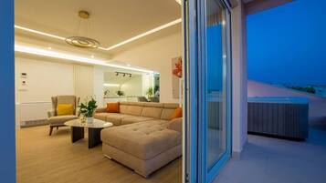 Penthouse Mewah, pemandangan laut | Brankas, tirai kedap cahaya, kedap suara, dan setrika/meja setrika