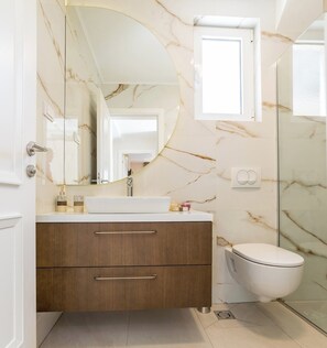Superior Apartment, Balcony | Bathroom