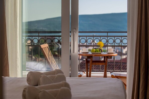 Luxury Penthouse, Sea View | Peti besi dalam bilik, langsir/tirai gelap terus, kalis bunyi