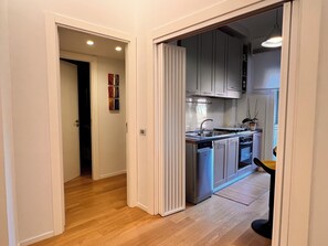Fridge, microwave, oven, stovetop - St. John Tourist Accommodation (Roma)