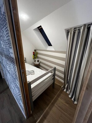 2 bedrooms, desk, iron/ironing board, travel cot - Rent fisherman house - garden - Pont-L'Abbé (Capital Pays bigouden) 10'' beaches (Pont-l'Abbé)