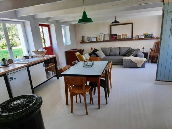 Living area - Charming quiet house with garden in Kerlard (Groix)
