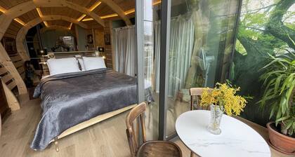 Artistic Cottage with Air Conditioning and Terrace in Savonnières
