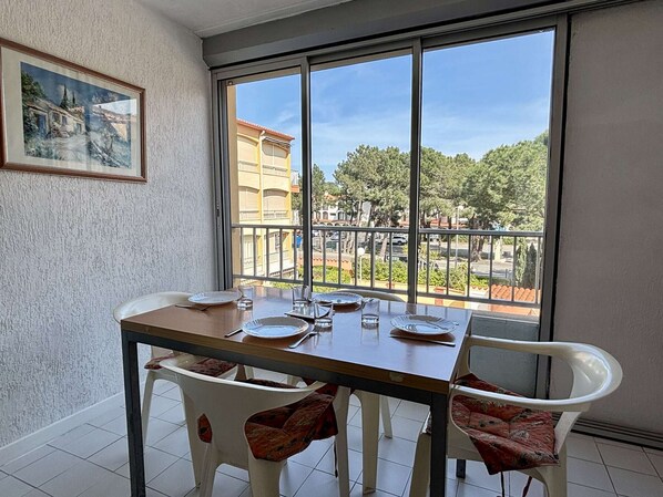 Dining - Bright studio with private parking - Sleeps 4 - Argelès-sur-Mer (Argelès-sur-Mer)