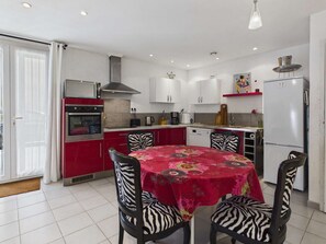 Refrigerador, horno, parrilla de estufa y lavavajillas 
