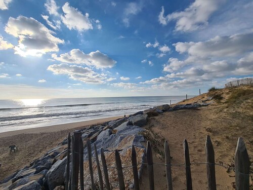 Bright 2-room apartment, near beach, parking included