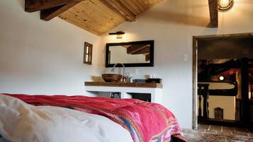 2 bedrooms, iron/ironing board, travel crib, free WiFi