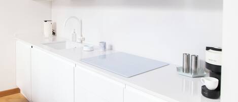 Plaque de cuisson, lave-vaisselle, cafetière/bouilloire