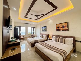 Escritorio, wifi gratis y ropa de cama 