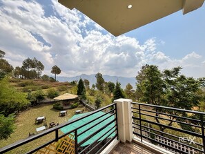 Deluxe Double Room, Balcony | Desk, free WiFi, bed sheets - Winterline Gold Resort (Lansdowne)