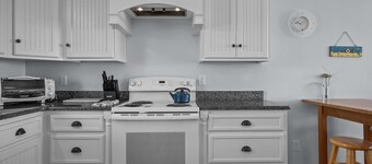 Walk to the Beach, Ocean Views, Pet-Friendly & Perfect for Families