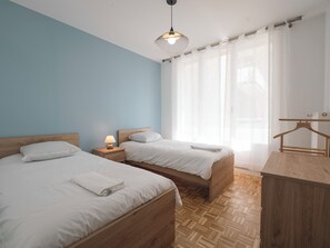 2 habitaciones, tabla de planchar con plancha, wifi y ropa de cama