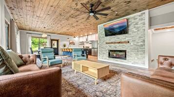 Televisión y chimenea