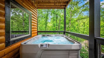 Tina de hidromasaje al aire libre