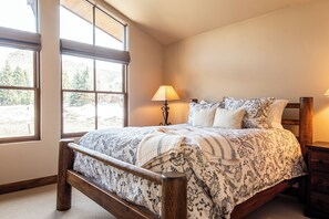 3 bedrooms, iron/ironing board, free WiFi, bed sheets - SkiView Townhome 1C- New Listing! Close to Downtown & Pet Friendly (Ketchum)