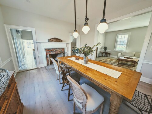 Historic Farmhouse 30 minutes to DC / Annapolis. 4BR Large and Inviting, Zipline