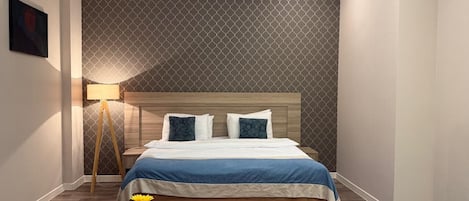 2 bedrooms, hypo-allergenic bedding, minibar, in-room safe