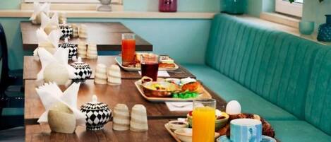 Free daily buffet breakfast