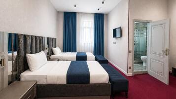 Phòng đôi Tiêu chuẩn, quang cảnh thành phố | Bộ đồ giường kháng dị ứng, minibar, két bảo mật tại phòng, bàn