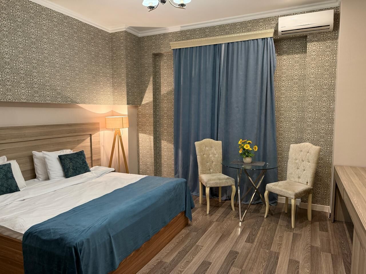 Literie hypoallergénique, minibar, coffres-forts dans les chambres