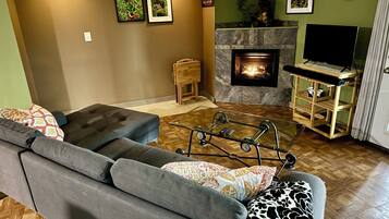Smart TV, fireplace