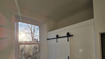 12 habitaciones, tabla de planchar con plancha, wifi y ropa de cama