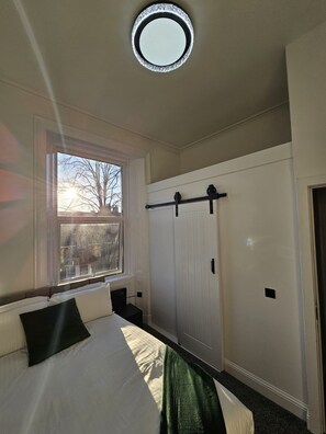 12 soverom, strykejern/-brett, wi-fi og sengetøy