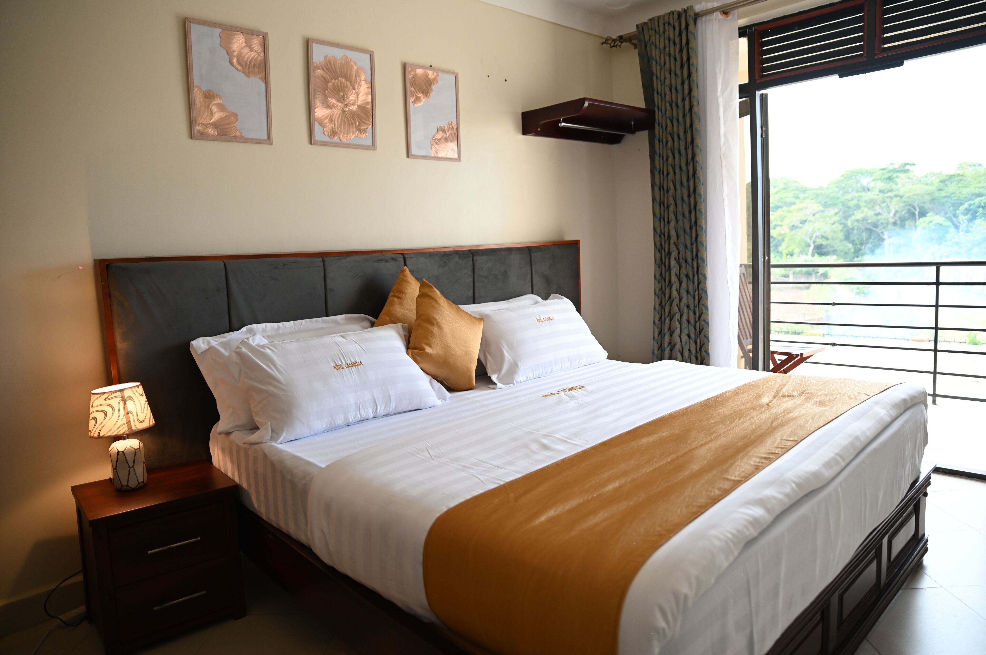 標準雙人房, 露台, 湖景 | 埃及棉床單、高級寢具、羽絨被、書桌