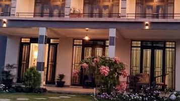 Fachada de la propiedad