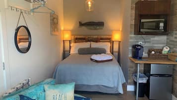 Estudio exclusivo, 1 cama de matrimonio, no fumadores, patio | Decoración individual, mobiliario individual, wifi gratis y ropa de cama