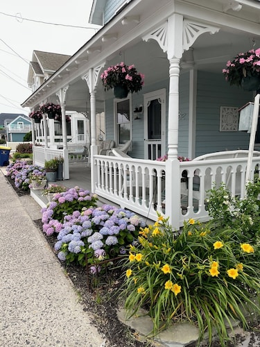 208 E Savannah Road (8): 5  BR, 4  BA House in Lewes, Sleeps 10