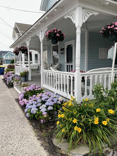 208 E Savannah Road (8): 5  BR, 4  BA House in Lewes, Sleeps 10