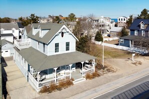 Exterior - 208 E Savannah Road (8): 5  BR, 4  BA House in Lewes, Sleeps 10 (Lewes)