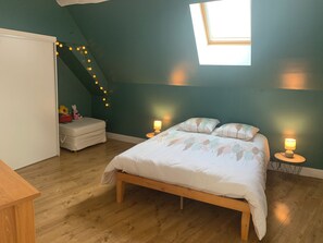 3 bedrooms, iron/ironing board, travel cot, WiFi