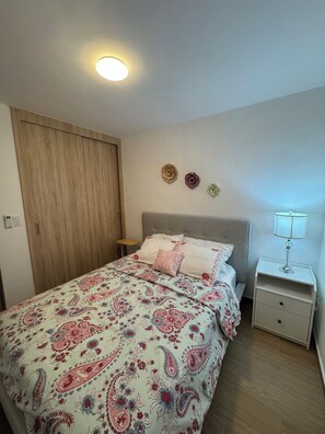 1 chambre, fer et planche à repasser, Wi-Fi, draps fournis
