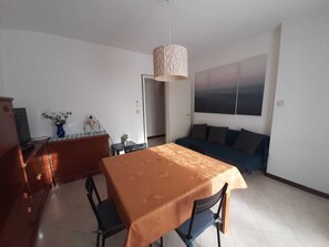 Interior - Large apartment suitable for friends and families.  CIN IT031009C2YKMZ5NYX (Grado)