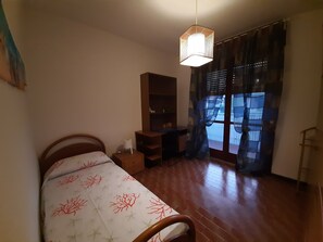 3 bedrooms, iron/ironing board, bed sheets