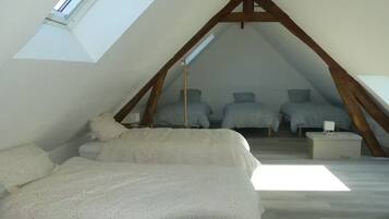 5 bedrooms, iron/ironing board, WiFi, bed sheets