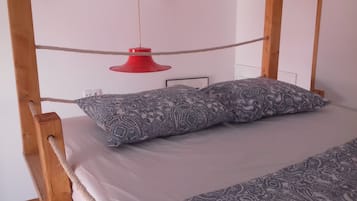 WiFi, bed sheets