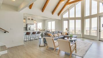 Rumah (6 Bedrooms) | Interior