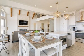 House (6 Bedrooms) | Interior